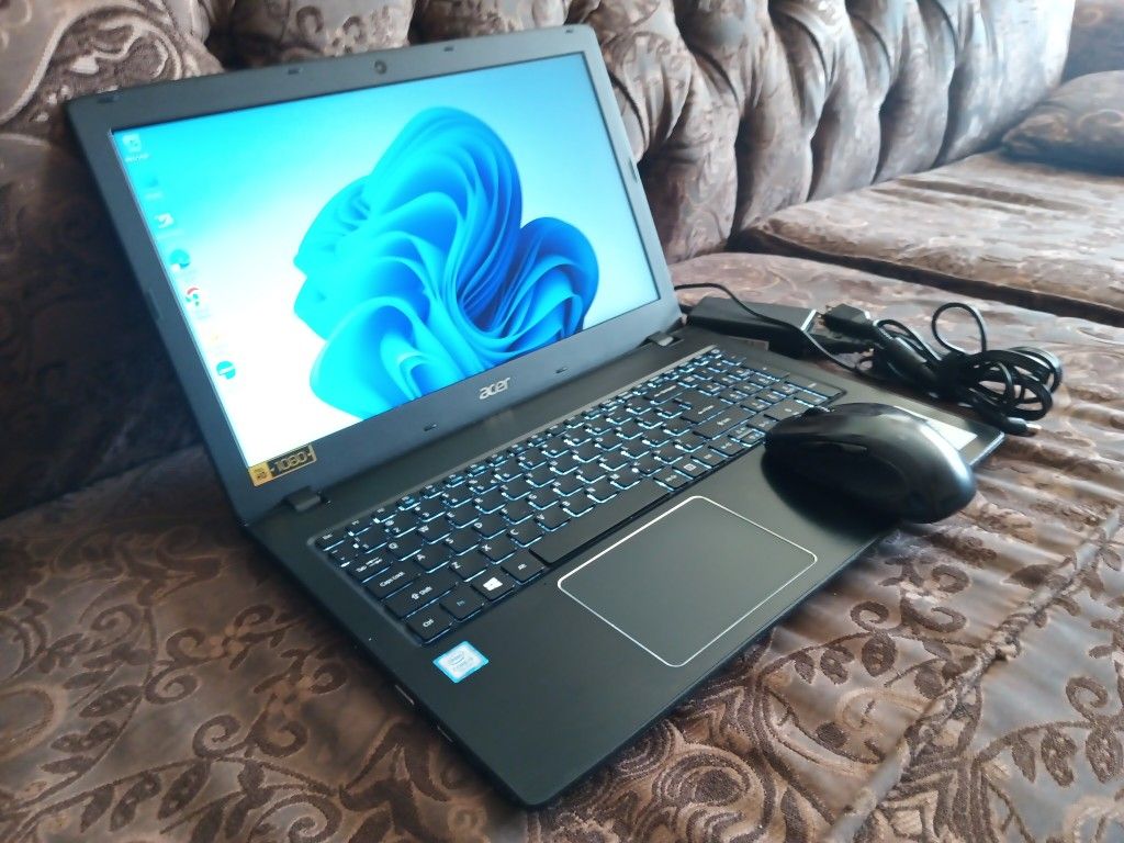 Laptop Acer Aspire E5-575-core i3-12gb Rsm-256gb HD SSD Solid.