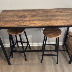 Mini table and stools.