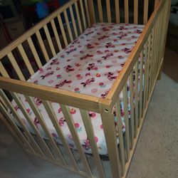 Wooden Baby Crib With Mattress 