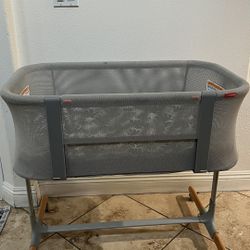 Skip hop Bassinet 