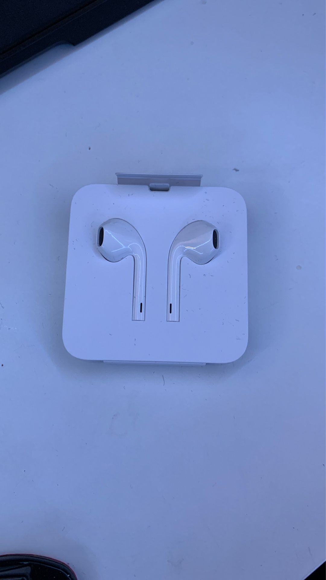 Apple wired earbud headphones