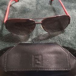 Women's Fendi Sunglasses With Case $50 Pickup In Oakdale 