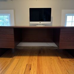 Executive Office Desk With Key