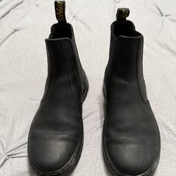 DR MARTINS EMBURY LEATHER CASUAL CHELSEA BOOTS