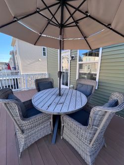 Outdoor Patio Dining Set – 4 Wicker Chairs, Round Table & Umbrella – Excellent Condition