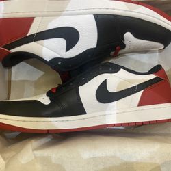 Black Toe Jordan 1 Lows 11.5