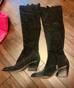 Women’s boots size 8.5.  Jessica Simpson.  $15