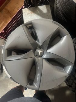 Tesla model 3 hubcap