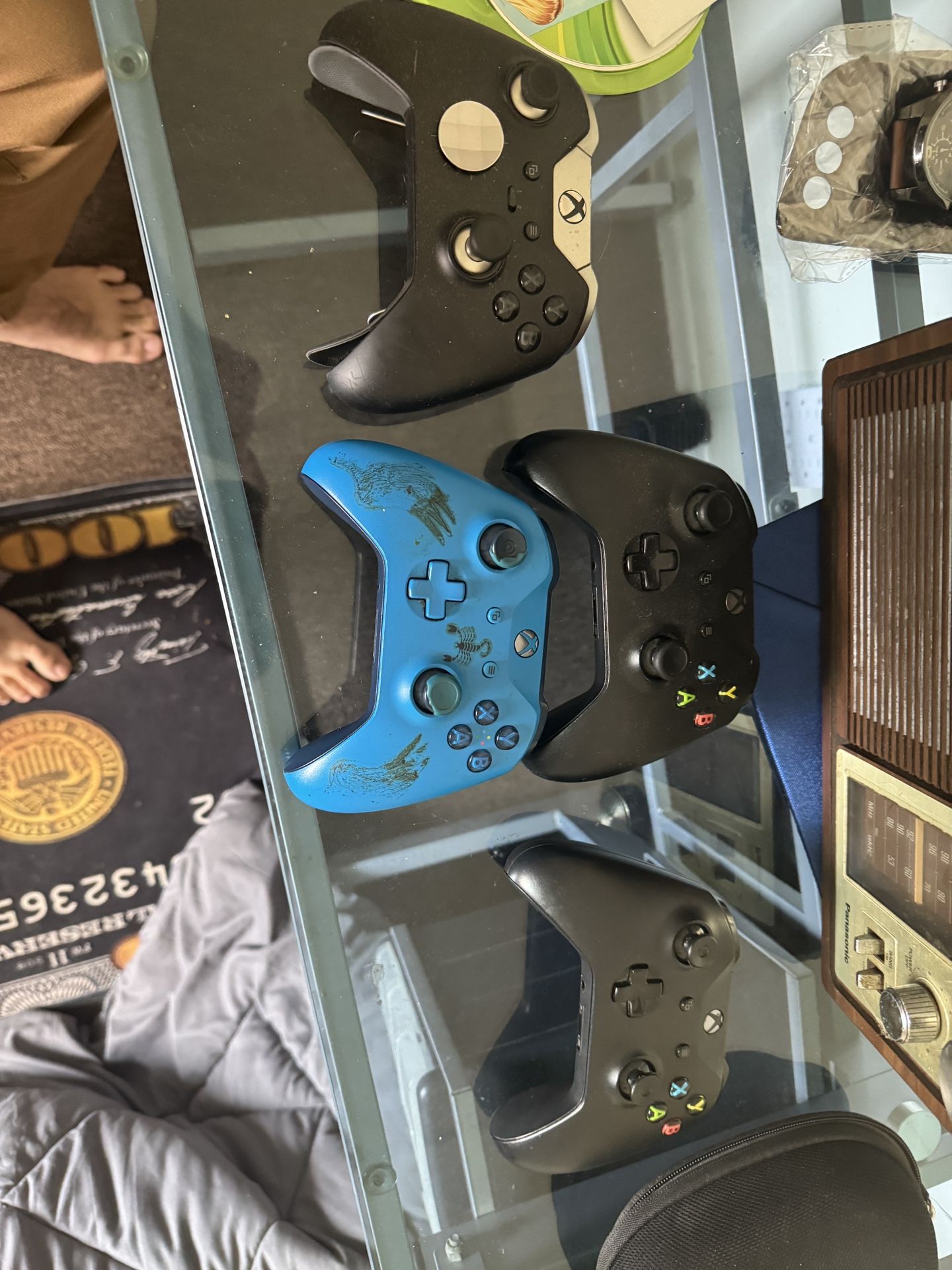 4 Xbox Controllers Whit Stick Drift 5$ Each 