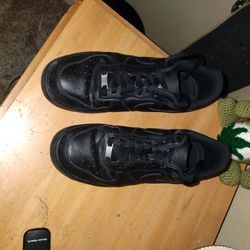 Size 9.5 Us Men's Black Air Force Ones
