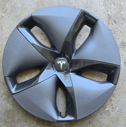 Set of 4 Tesla model 3. 18 inch wheel covers OEM