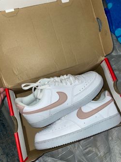 White airforces women’s size 7
