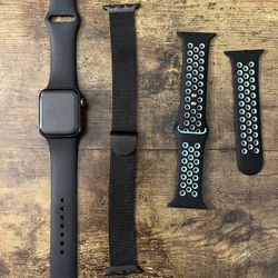 Apple Watch SE 40mm w/ two bands