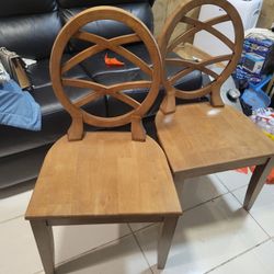 SILLAS NUEVAS DE MADERA  