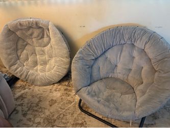 Round foldable chairs