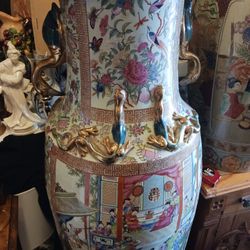  ABSOLUTELY GORGEOUS LOOKING VINTAGE  Hand Painted  PERFECTLY  Detailed  This Is A  MOSTer Of A VASE 