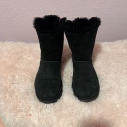 UGGS size 9