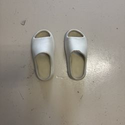 BONE YEEZY SLIDES 