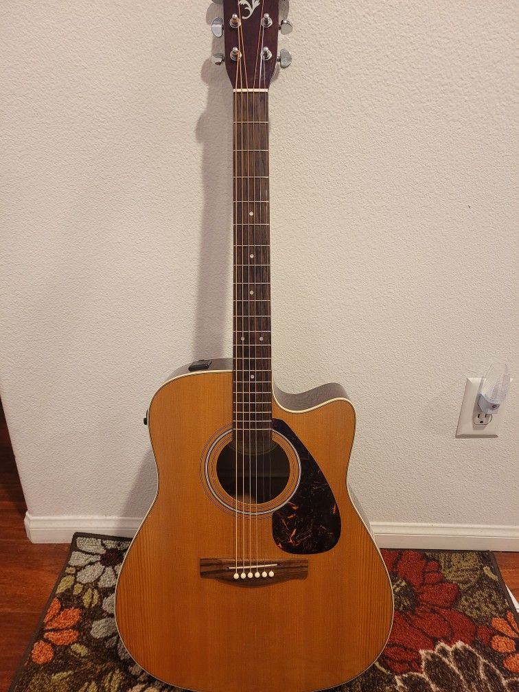 Yamaha FX370C Acoustic Guitar
