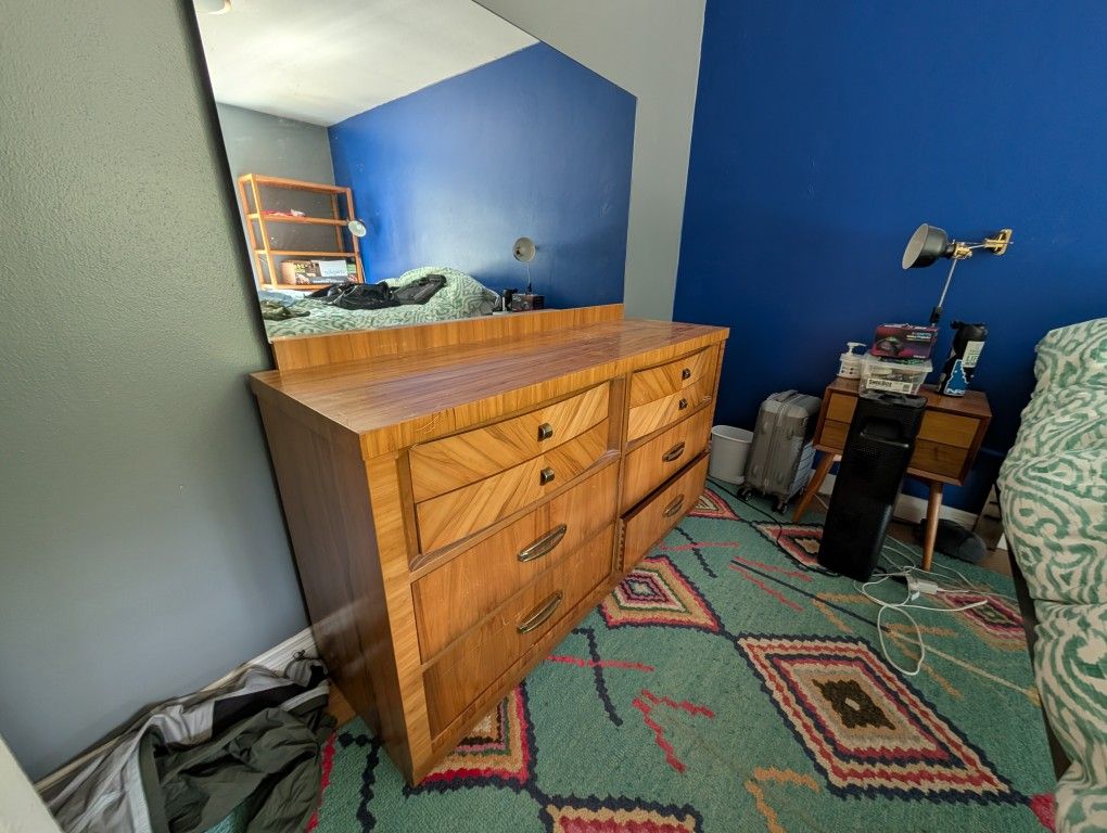 Dresser With Mirror