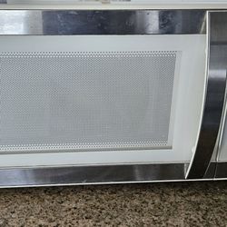 Hamilton Beach Microwave, White & Stainless Steel