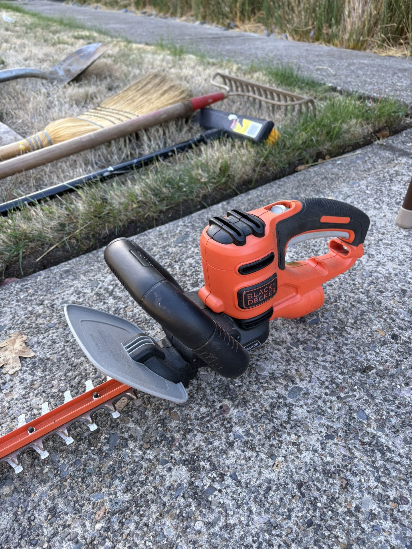 Black And Decker Hedge Trimmer