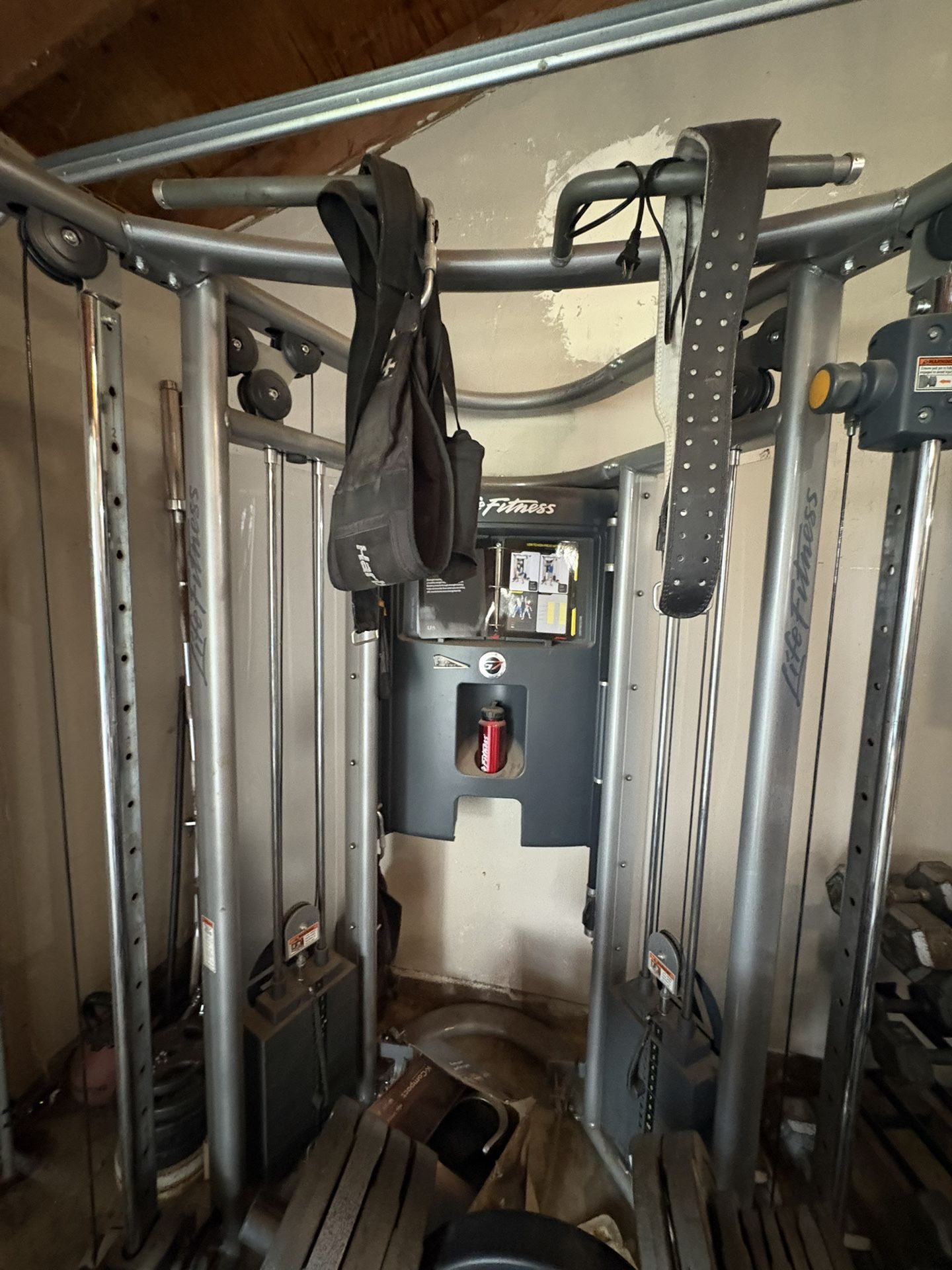 WORKOUT MACHINE WITH WEIGHTS 