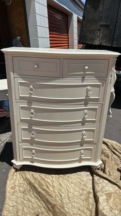 Legacy Classic kid 5 Drawer tall Chest in Antique Linen White L40”*D18”*H51”(address in description)  👇delivery 🚚 available within 15 miles for extr