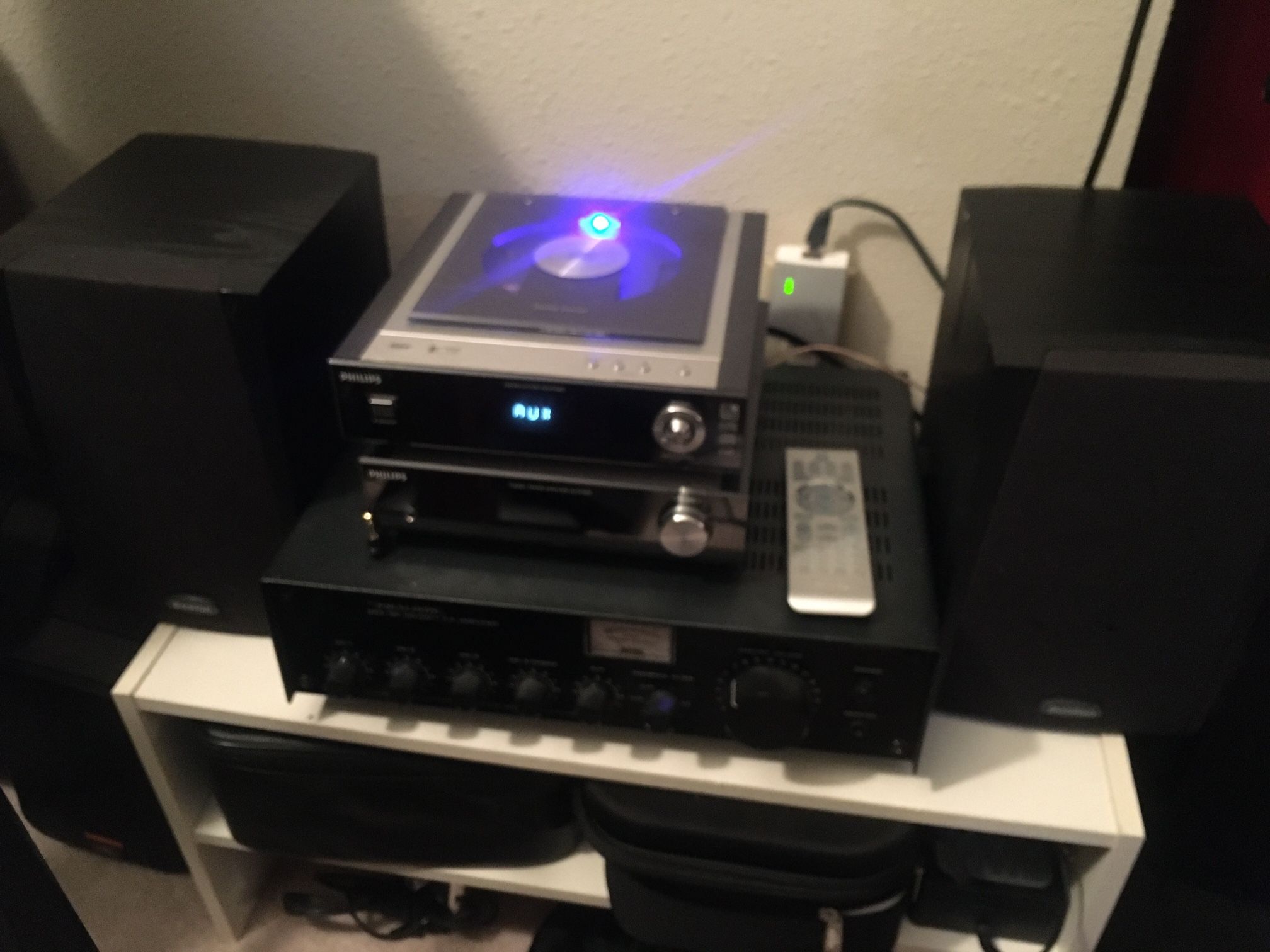 Philips MCM704d Micro HiFi System + Boston CR65 Monitors