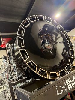 Giovanna 26s new with tires new 6x139