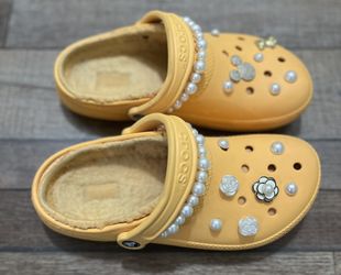 CROCS (m7/w9) Shirt (m/Medium)  Orange Sherbet 