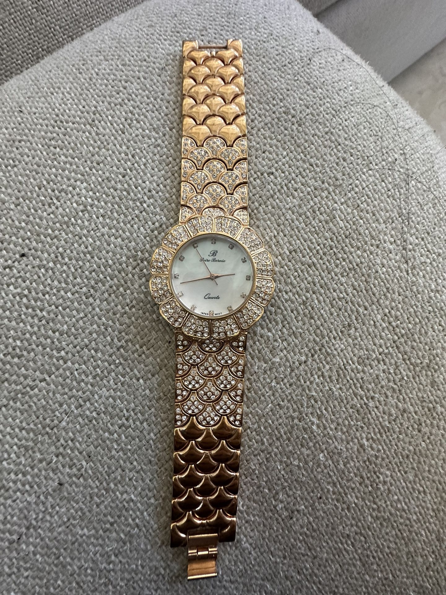 Gold Fashion with Crystals