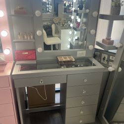 Beautiful Vanity Set  😍