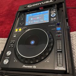 Pioneer DJ XDJ-1000MK2 w/Black Label Flight Case