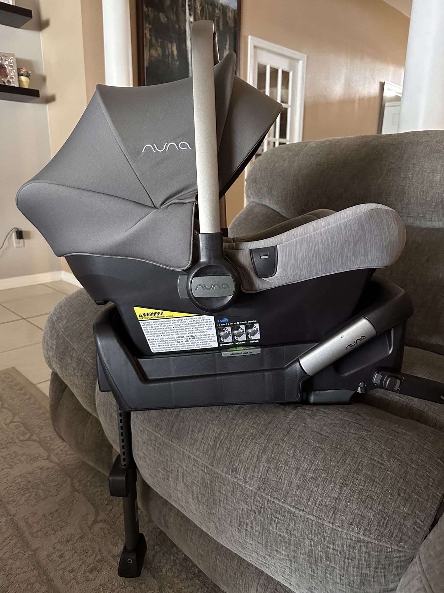 Nuna Pipa Car Seat w/ base