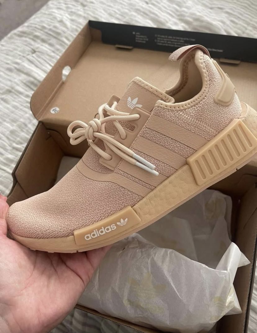 Adidas Women Shoes Size 71/2 display picture 1