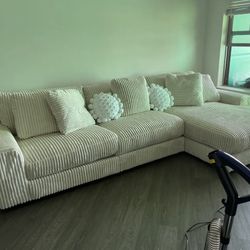Lindyn Sectional 🔥 Tax Refund Sale - Special Prices⭐️