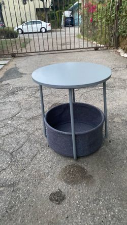 Round Side Table with Storage Basket beautiful style excellent condition clean