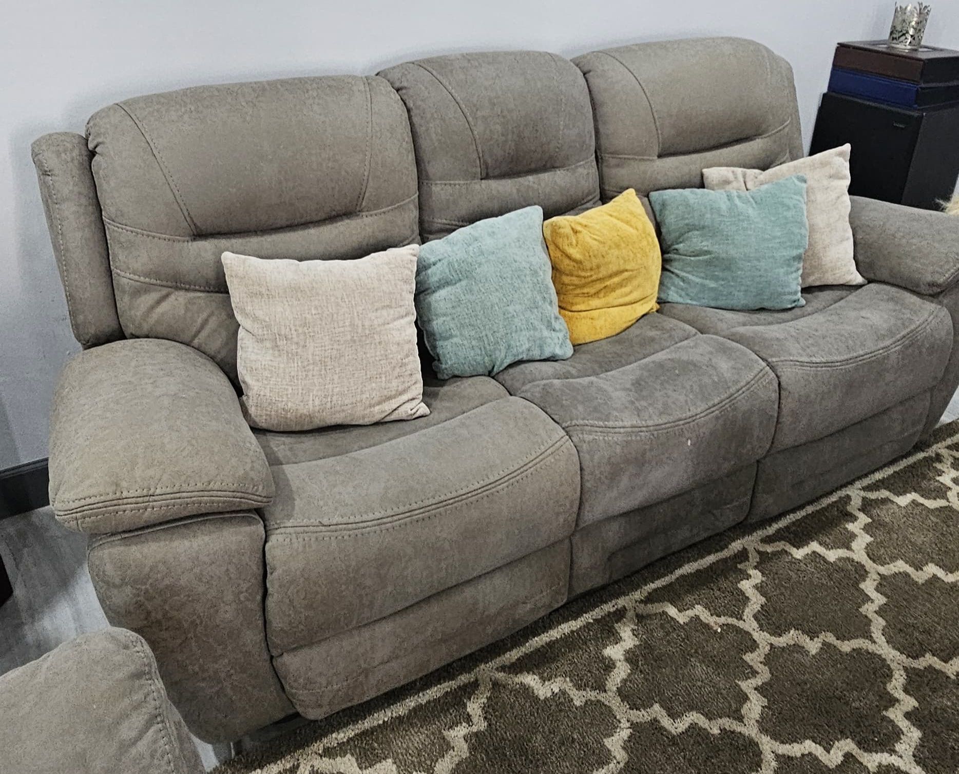 Automatic recliner set of sofas 500. SEE MY OTHER ITEMS