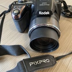 Camera Kodak AZ521, 16MP Camera with 52x Optical Zoom, 3" LCD Screen, 1080p Video Recording