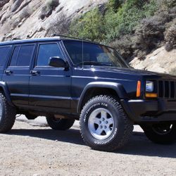 LOOKING FOR AN XJ JEEP ( read Description )