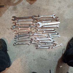 TOOLS, WRENCHES  30PC SET OF COMBINATION AND DOUBLE OPEN 30PC 40$