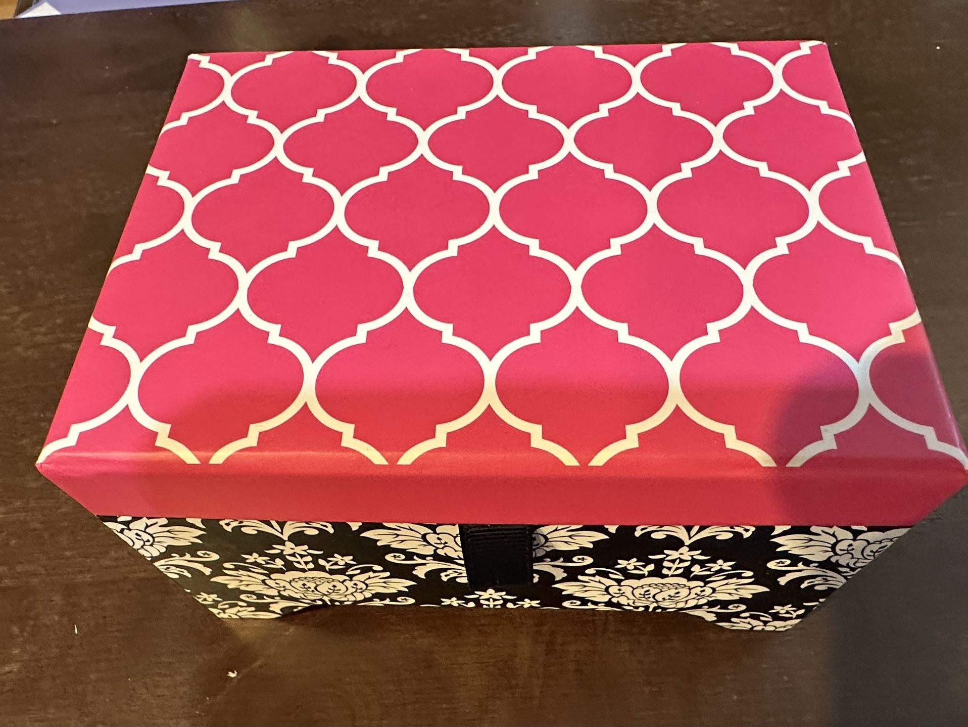 NIB 16 Blank Cards & Envelopes With Keepsake Box