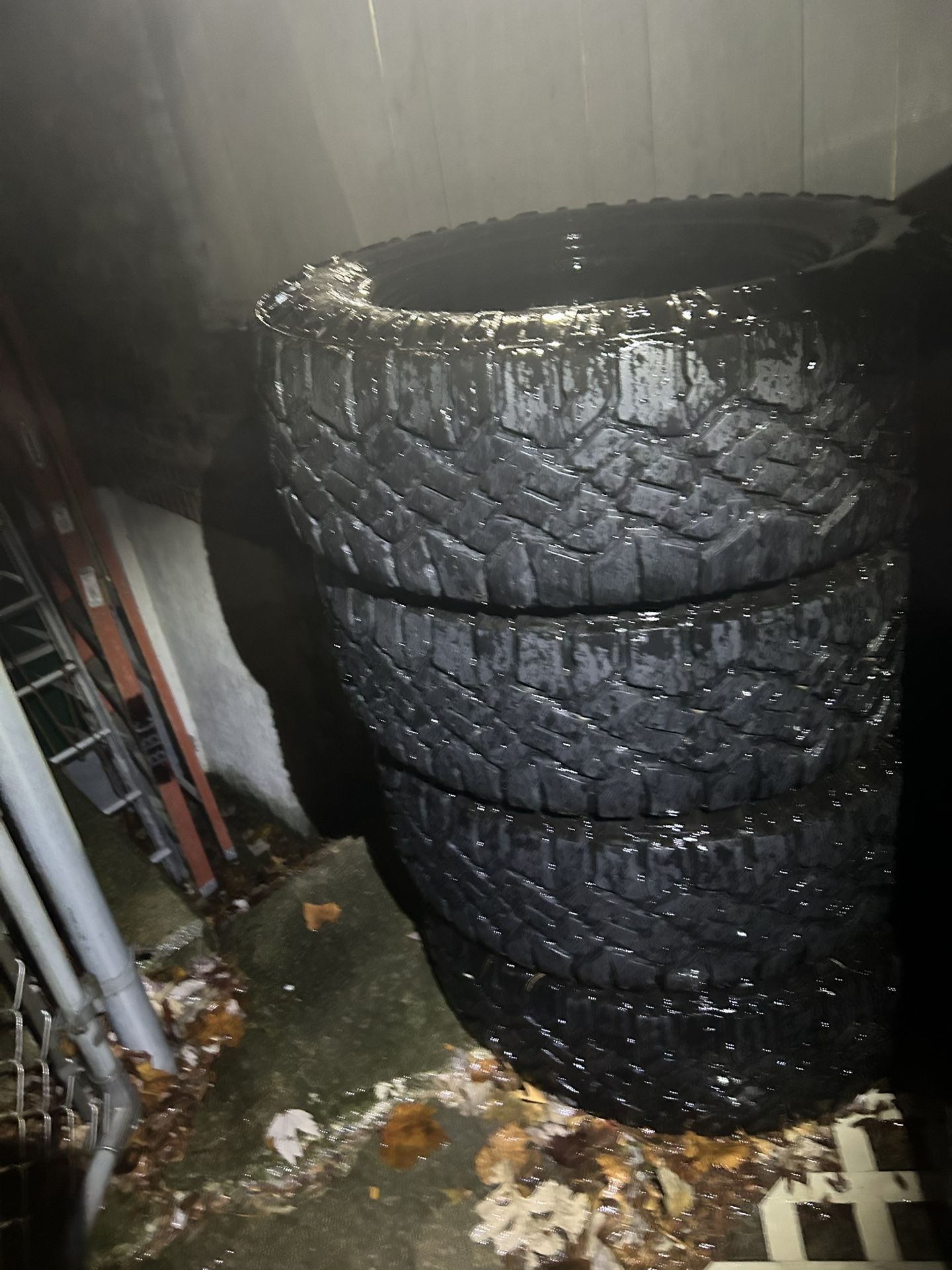 Good Year Wrangler Duratrac LT 275 / 65 r 18