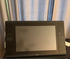 Wacom Cintiq 24HD Touch (DTH-2400)