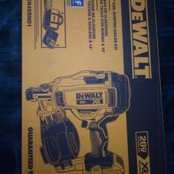 DeWalt 15 Degree Coil Roofing Nailer Kit