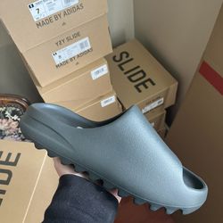 Adidas Yeezy Slide Dark Onyx (Size 7)