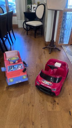 Bluey and Radio Flyer 6volt ride on cars (Like New).