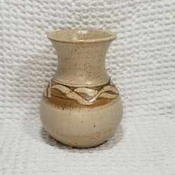 Pottery vase marked eac on bottom . Good condition and smoke free home.  Measures  6 1/2" T X 5" W  mouth is 3 3/4" W . 