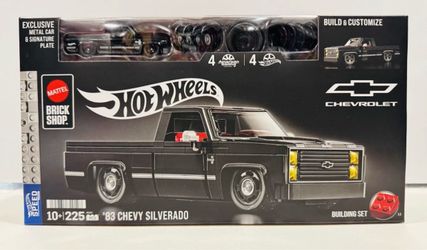 Walmart Exclusive Hot Wheels Brick Shop Black 83 Chevy Silverado Set
